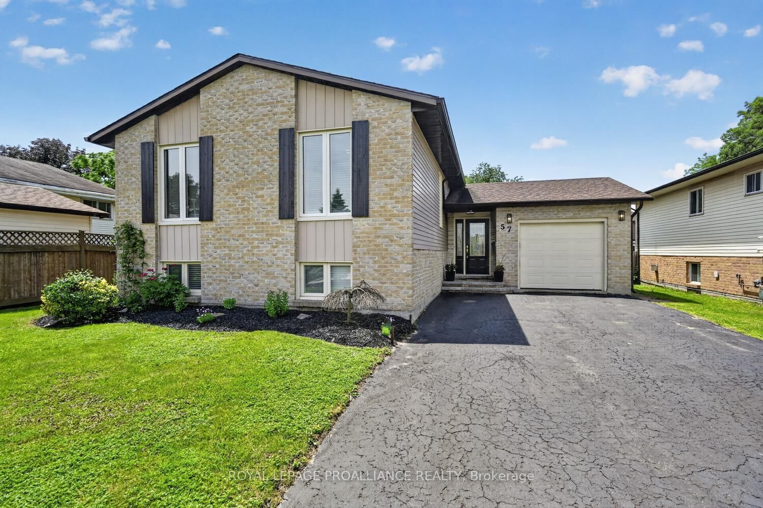 Property Photo:  57 Cambridge Crescent  ON K6V 6L7 