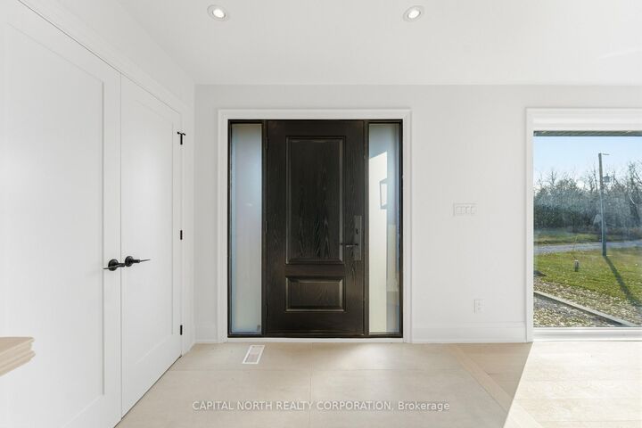 Property Photo:  26375 Woodbine Avenue  ON L4P 3E9 