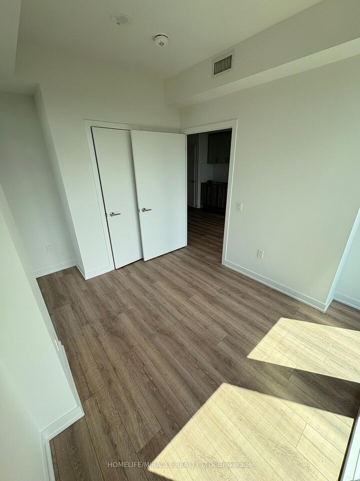 Property Photo:  5 Quarrington Lane 3210  ON M3C 0S5 