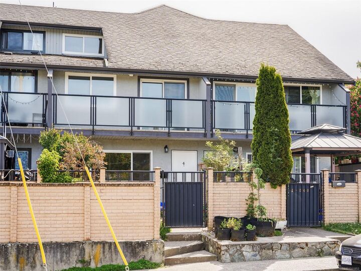Property Photo: 740 Wilson St #4 BC V9A 3H2