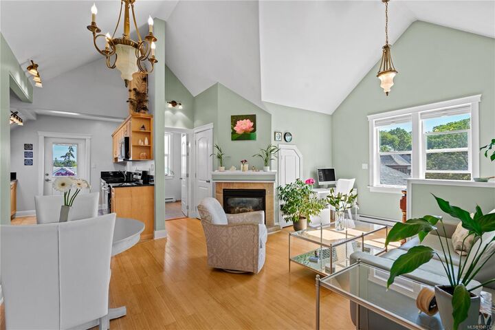 Property Photo: 1376 Pandora Ave #3 BC V8R 1A3