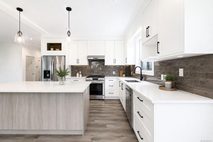 Property Photo: 909 Harbour View St BC V9R 4V4