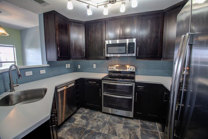 Property Photo:  2320 Gracy Farms Lane 1434  TX 78758 