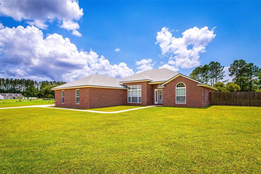 Property Photo: 44635 Green Meadows Lane FL 32011
