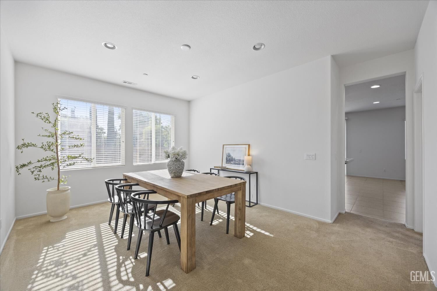 Property Photo: 15530 Montalone Place CA 93314
