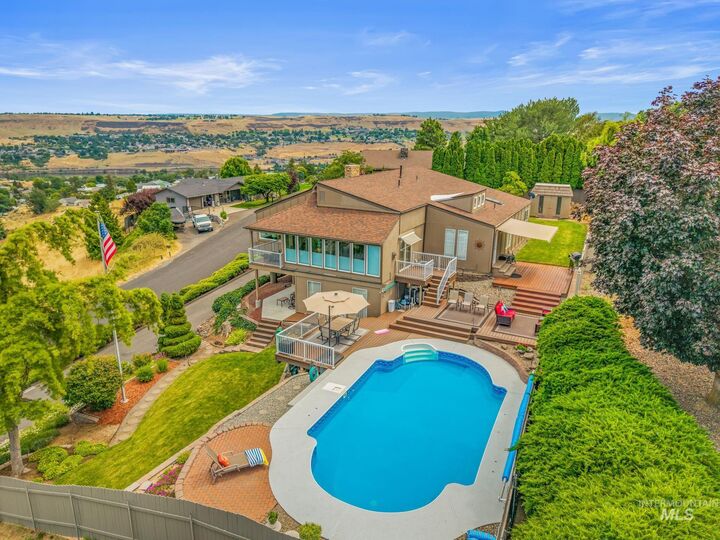 Property Photo:  2618 Grandview Drive  WA 99403 