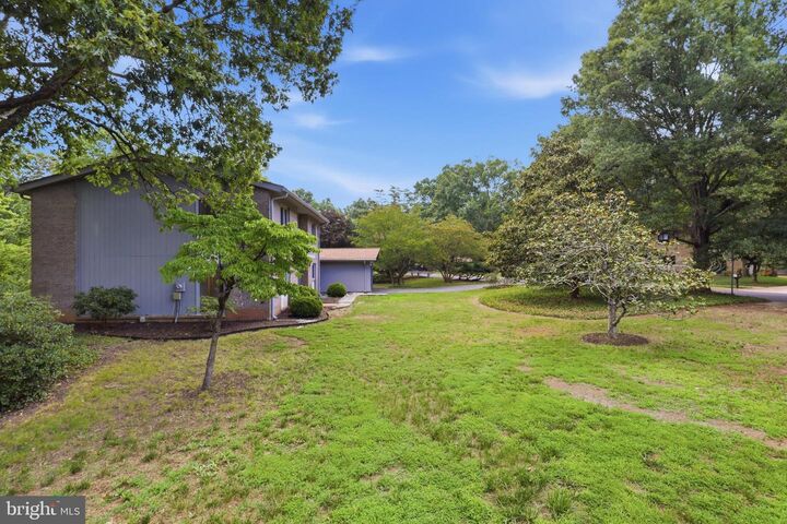 Property Photo:  8804 Mansion Farm Place  VA 22309 