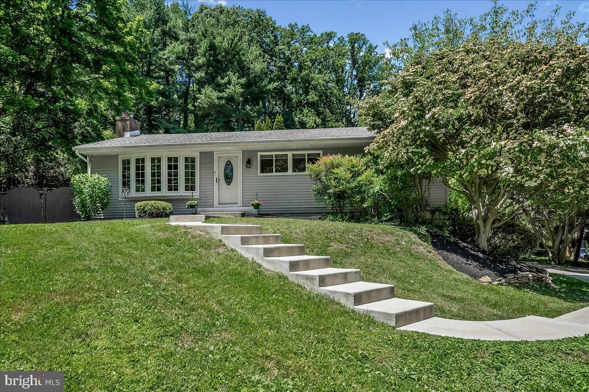Property Photo:  207 Walter Drive  PA 19063 