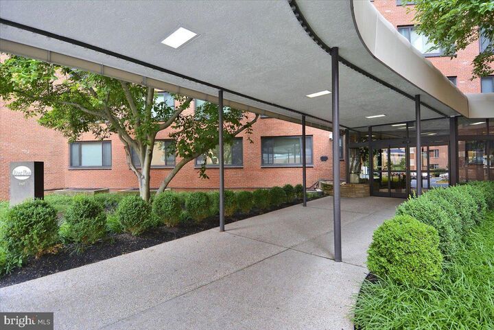 Property Photo: 1121 Arlington Boulevard 609 VA 22209