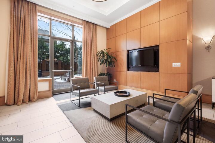 Property Photo: 3625 10th Street N 103 VA 22201