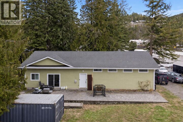 Property Photo: 1 Wolfe Street BC V0E 2V1