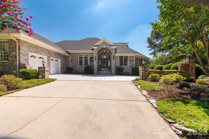 Property Photo: 747 Shoreline Drive SC 29720