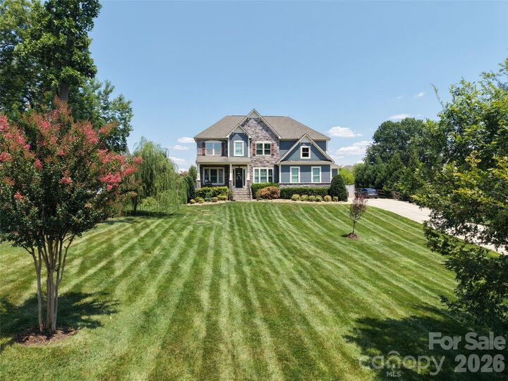 Property Photo: 142 Farm Knoll Way NC 28117