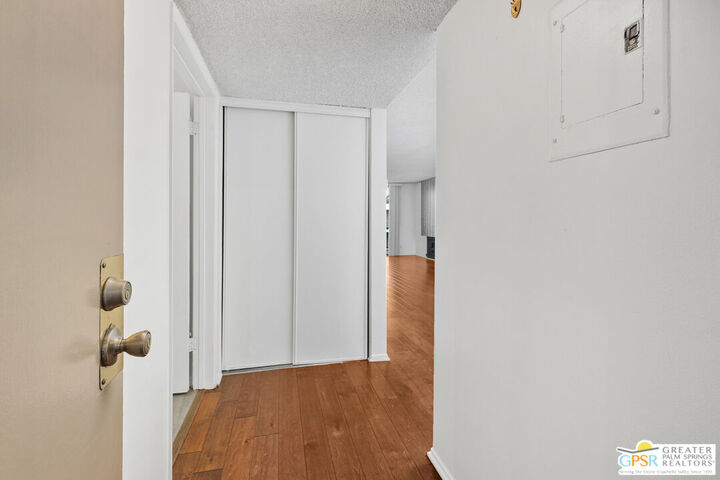 Property Photo: 1401 Valley View Rd CA 91202