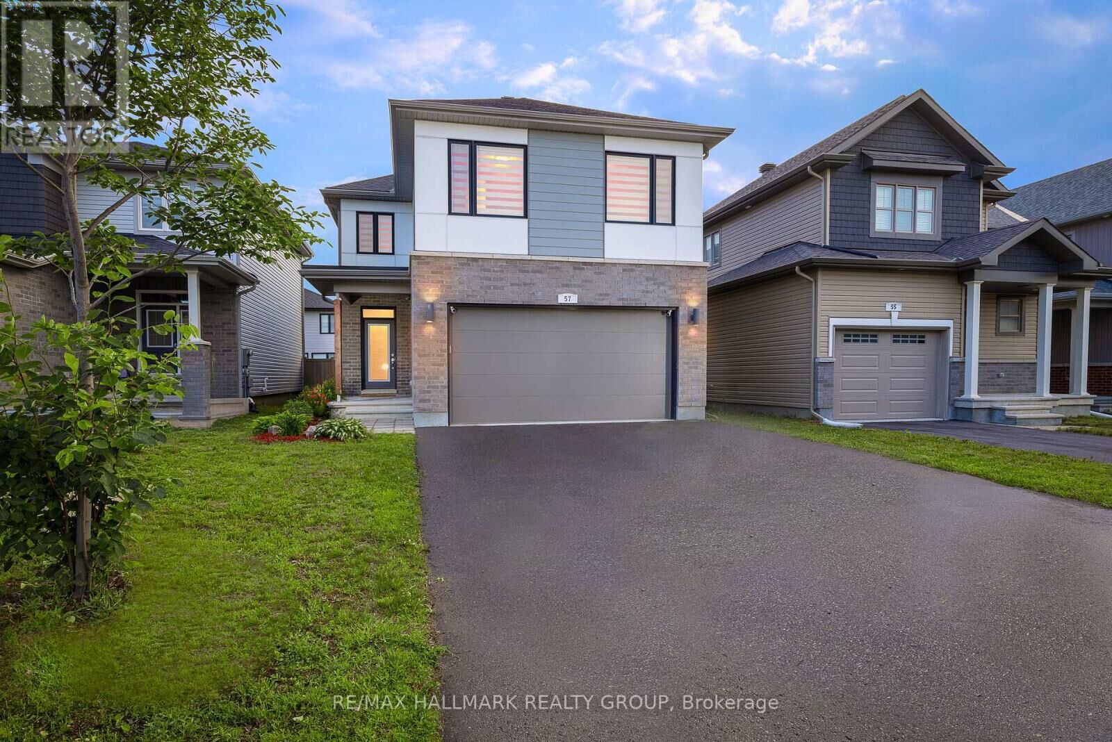Property Photo:  57 Zaatiik Grove  ON K1X 0E5 