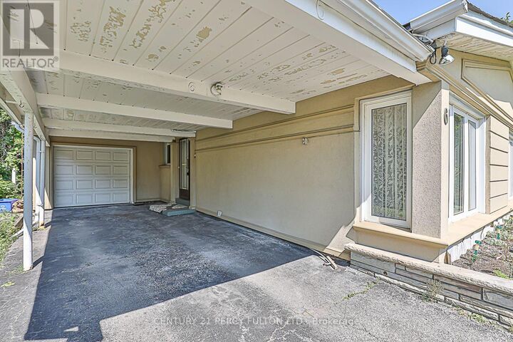 Property Photo: 6 Blithfield Avenue Main ON M2K 1Y1