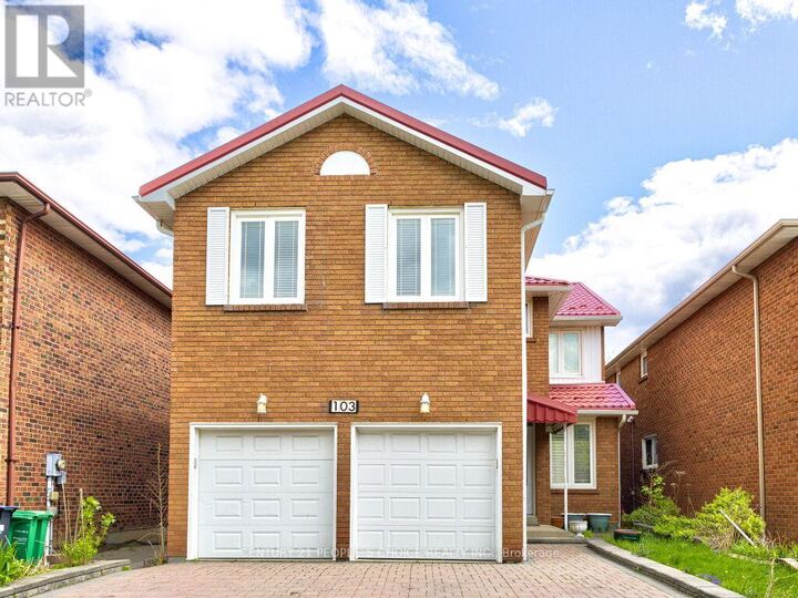Property Photo: 103 Whitchurch Mews ON L5A 4B2
