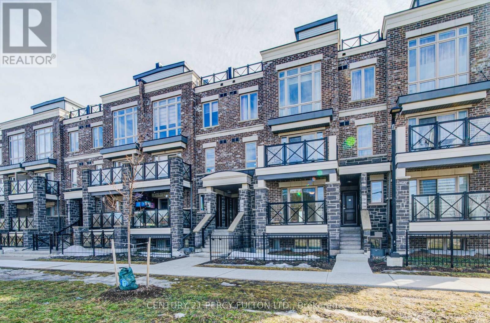 Property Photo: 10 Westmeath Lane 2209 ON L6B 1N5