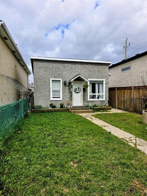 Property Photo: 469 Martin Avenue MB R2L 0C2