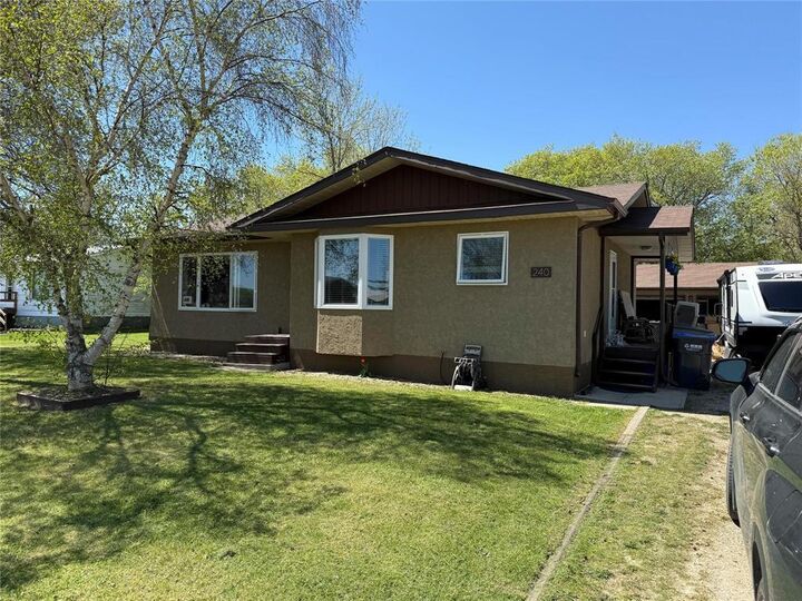 240 McKenzie Street South — photo 1