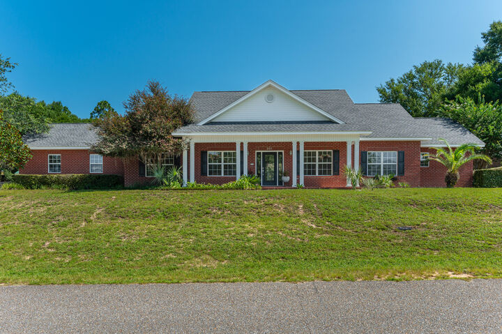 Property Photo: 201 Seneca Trail FL 32536