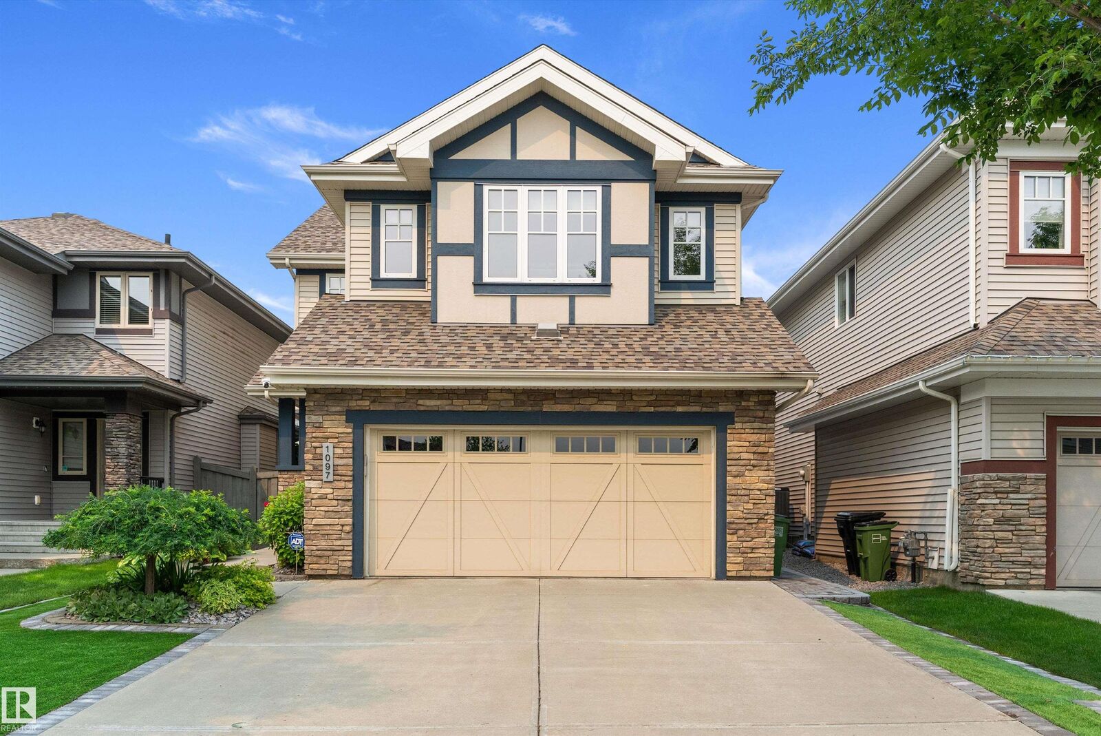 Property Photo:  1097 Armitage Crescent SW  AB T6W 0H2 