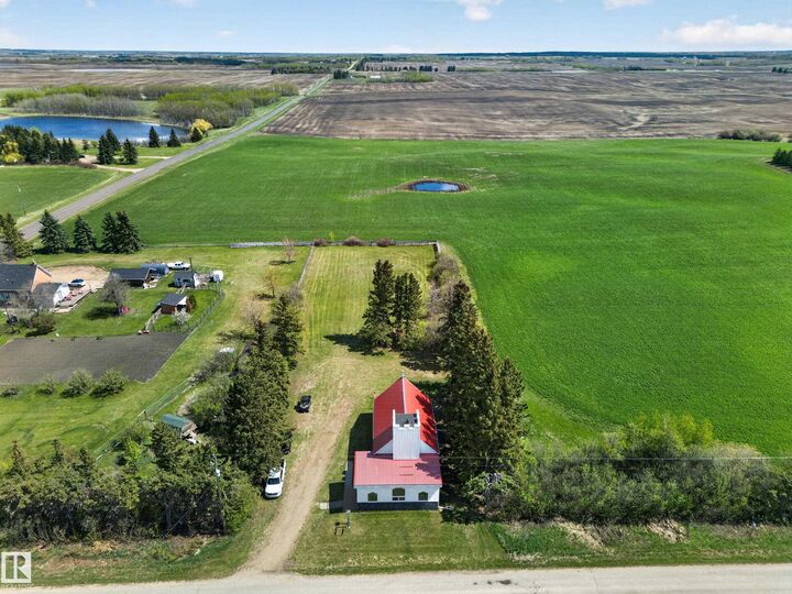 Property Photo: 54175 Rge Road 220 AB T8L 3Y7