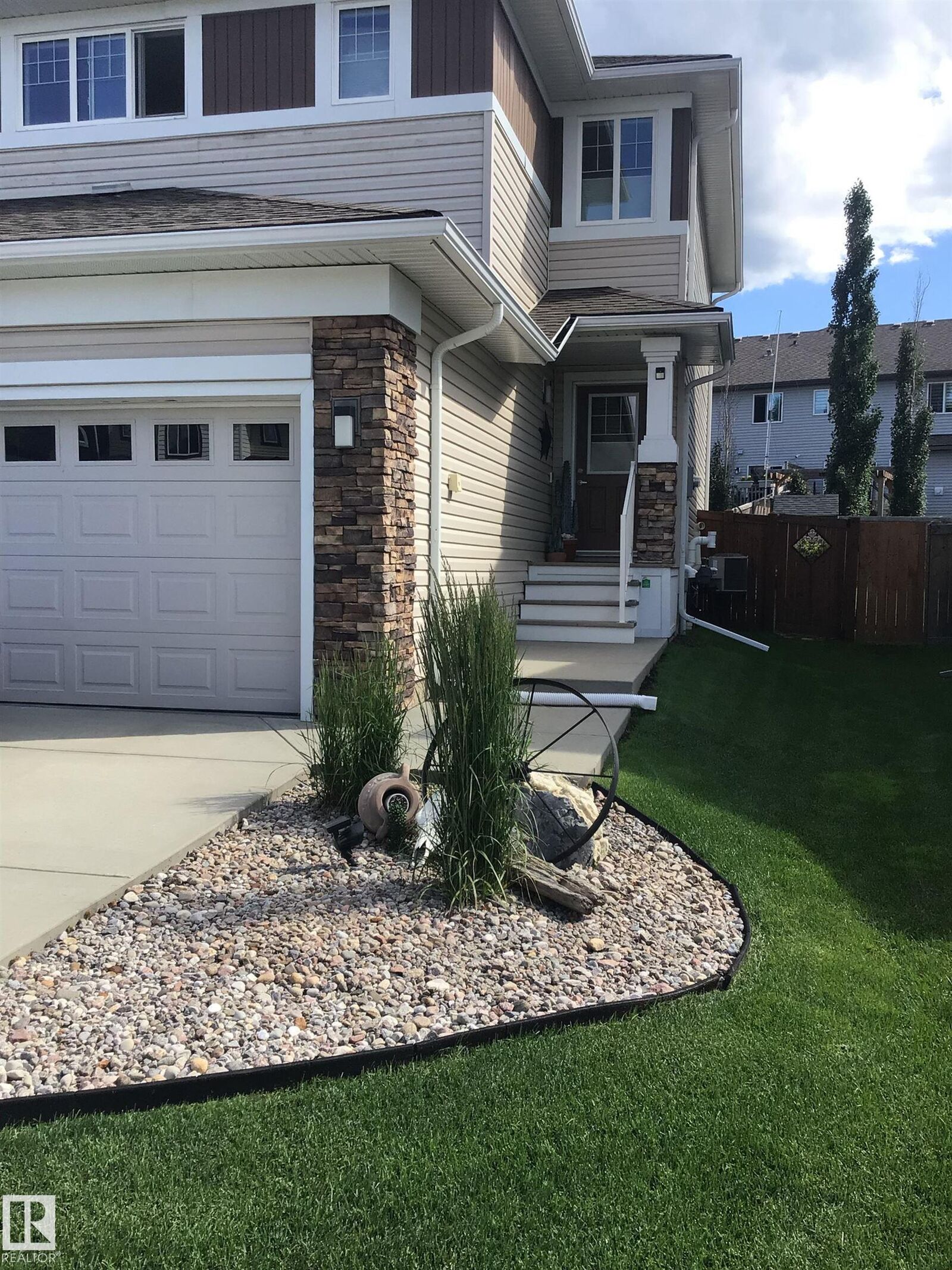 Property Photo:  145 Summerstone Lane  AB T8H 0Y4 