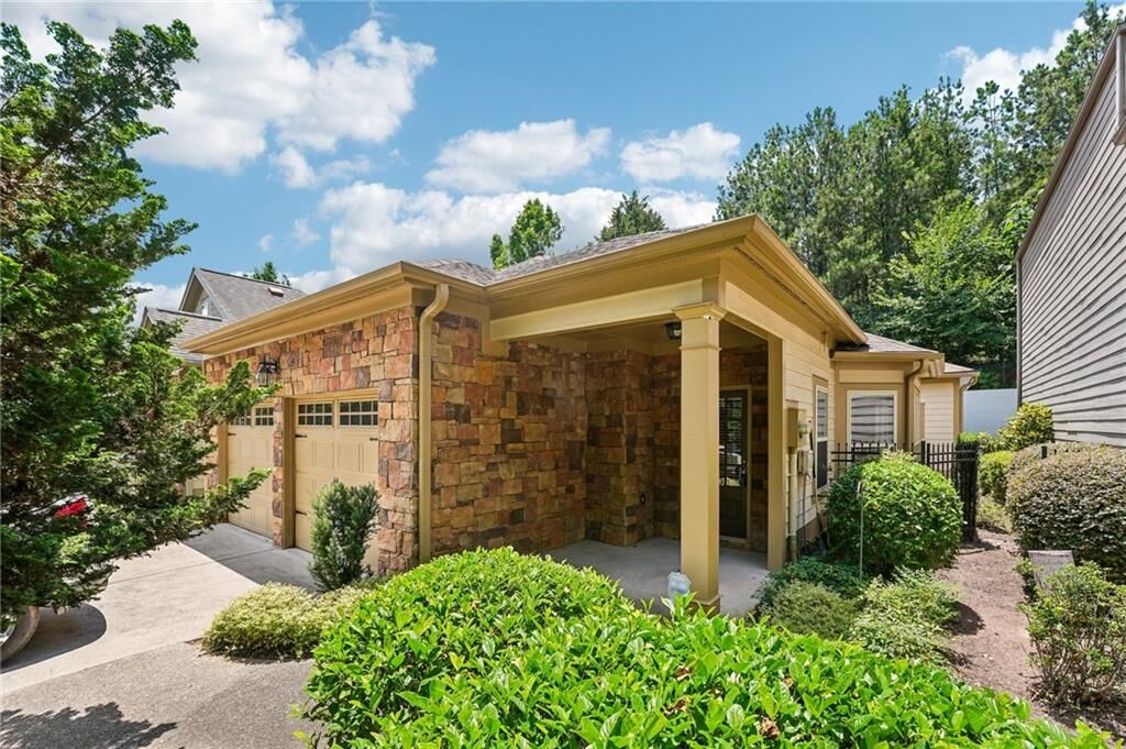 Property Photo: 204 Oakleaf Drive GA 30102