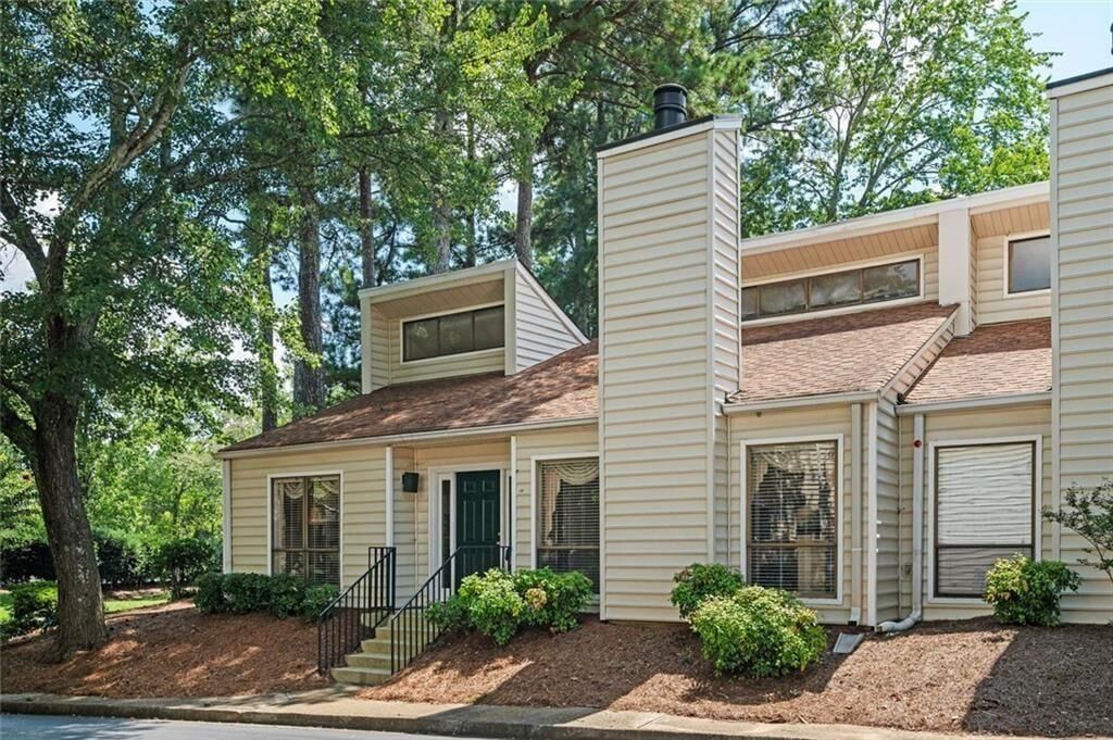 Property Photo: 683 Serramonte Drive GA 30068