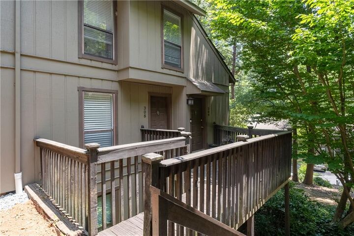 Property Photo:  308 Cumberland Court SE  GA 30080 