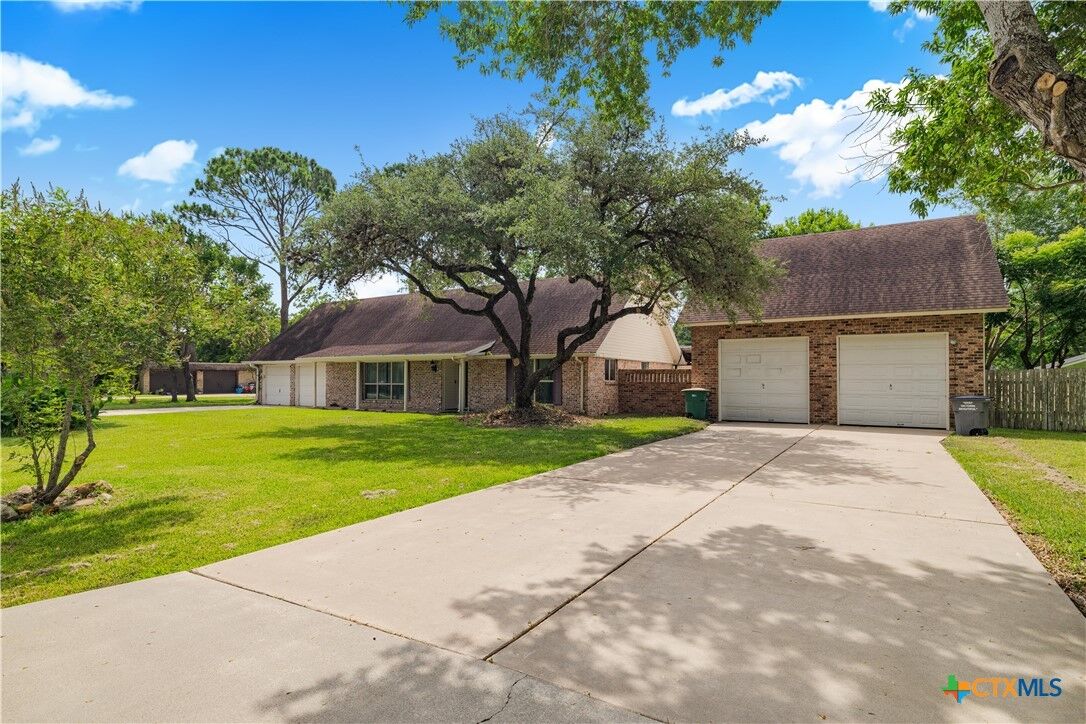 Property Photo:  105 Tropical Drive  TX 77904 