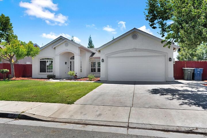 Property Photo:  1742 Acacia Avenue  CA 93657 