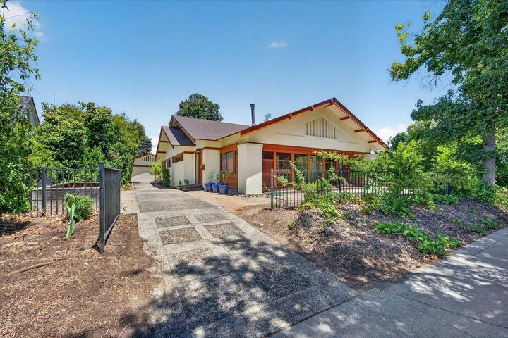 Property Photo: 641 E Yale Avenue CA 93704