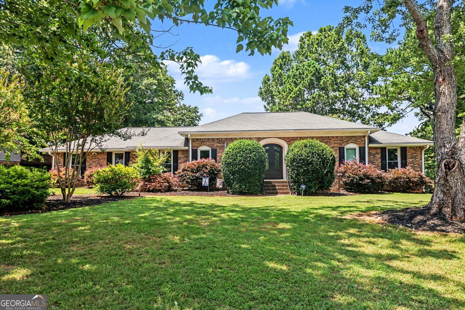 Property Photo:  410 Saddle Lake Drive  GA 30076 