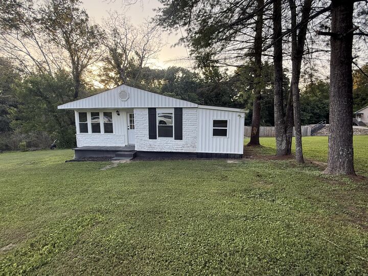 Property Photo: 901 Jacobs Avenue AL 35740