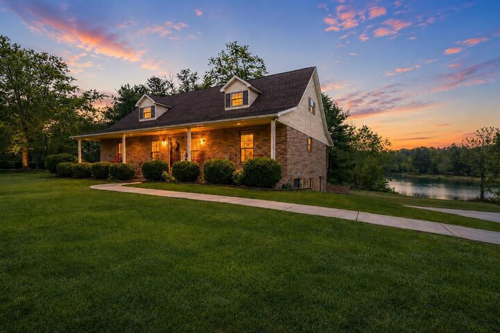 Property Photo: 733 County Road AL 35958