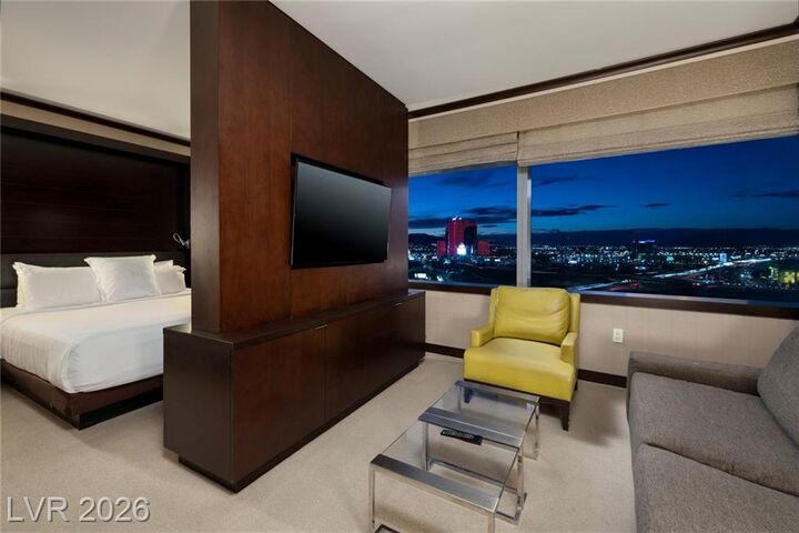Property Photo: 2600 West Harmon Avenue 16046 NV 89158