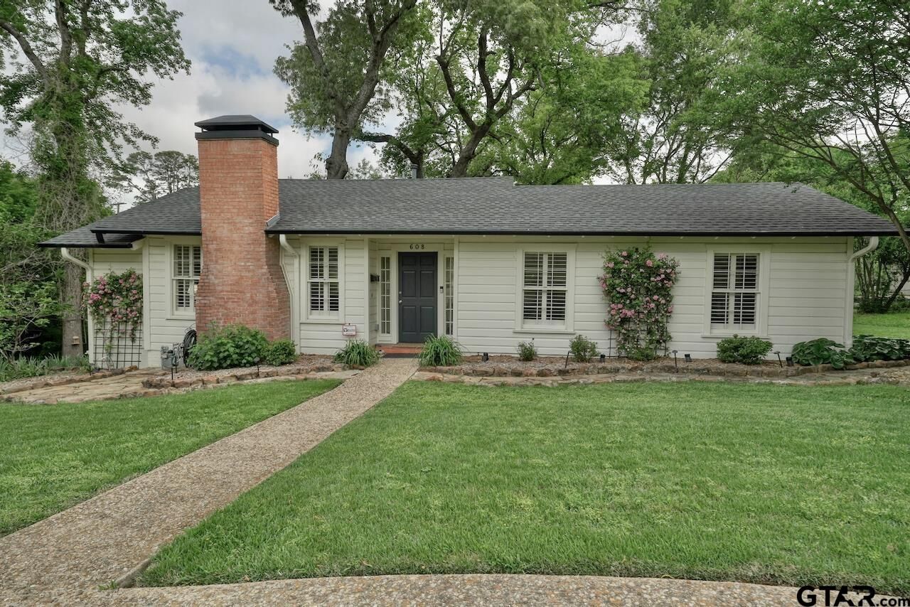Property Photo:  608 E 5th Street  TX 75701 