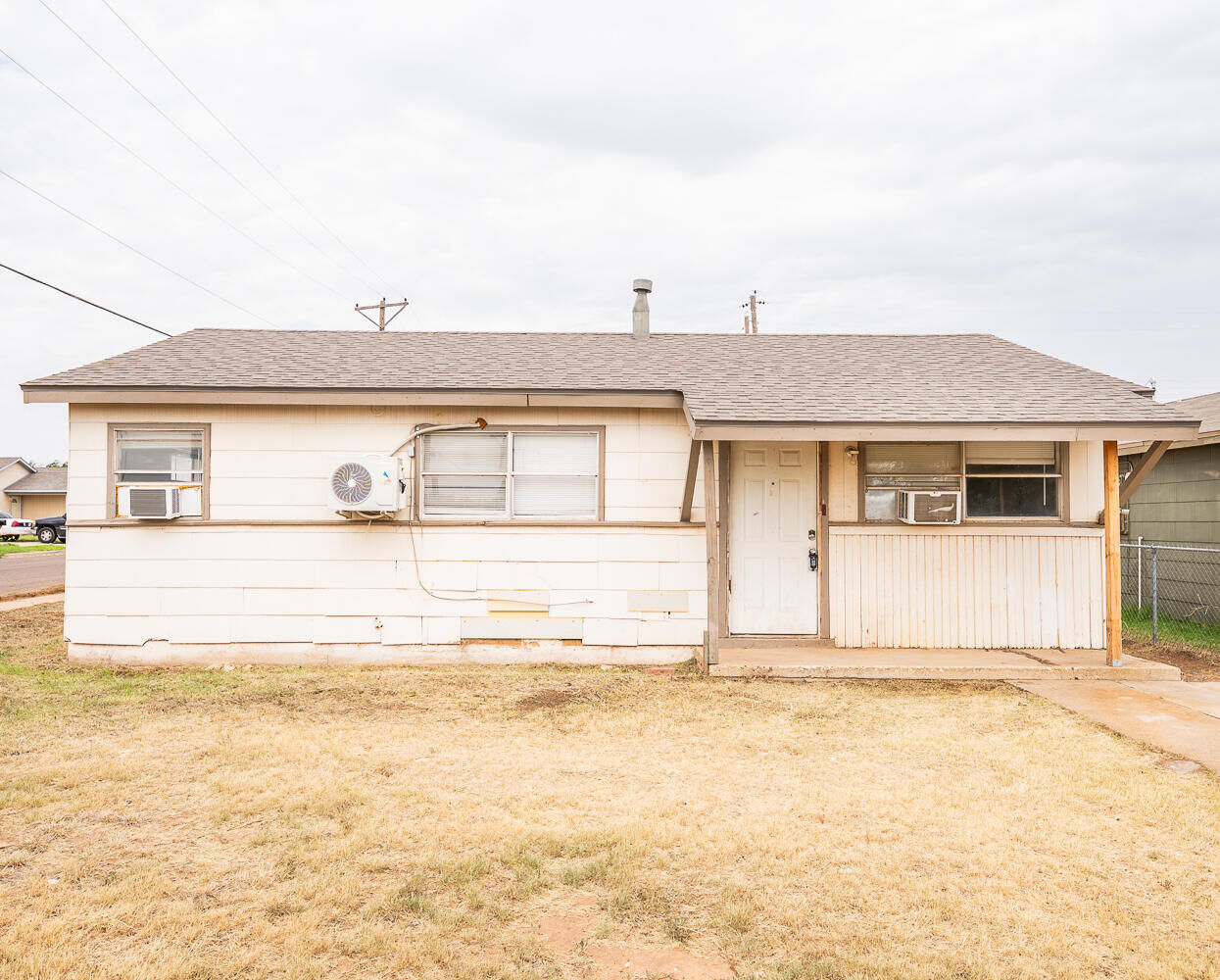 Property Photo: 824 Vanda Avenue TX 79403