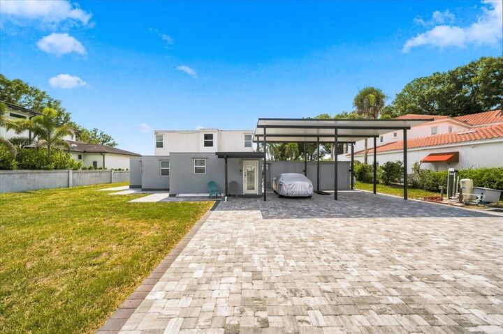Property Photo: 12002 Waterside Court FL 33612