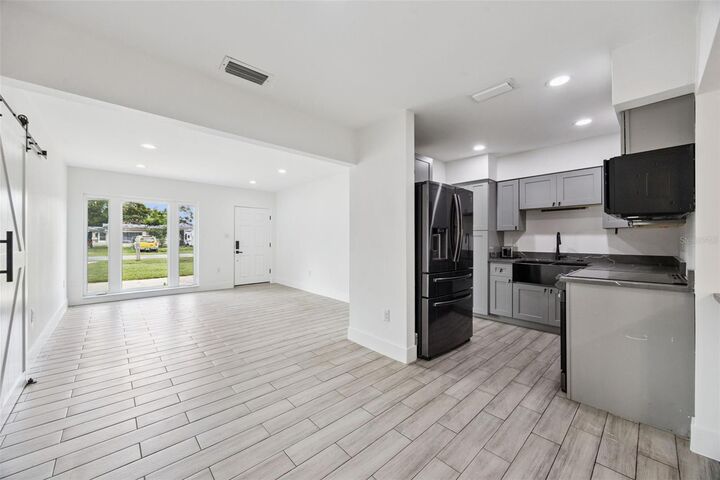 Property Photo:  204 W Buchanon Avenue  FL 32809 