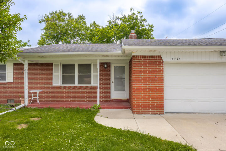 Property Photo:  2715 Magnolia Court  IN 47203 