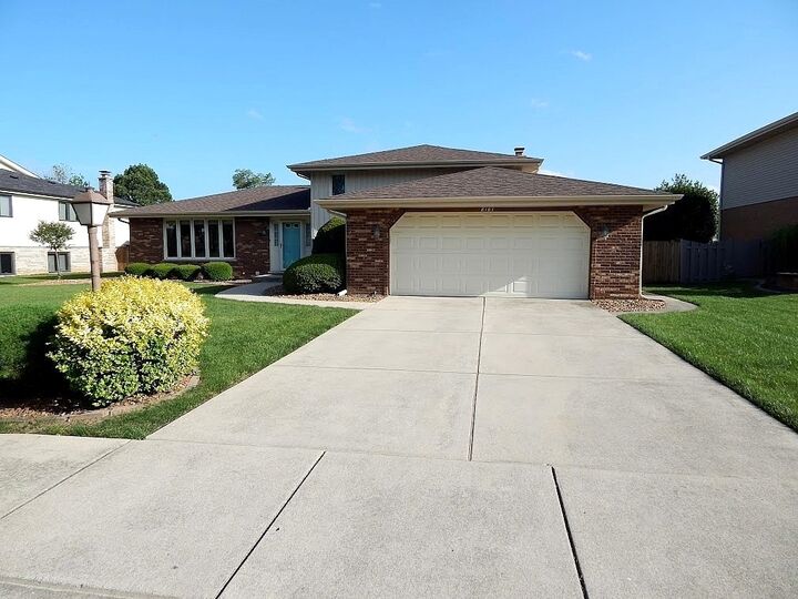 Property Photo: 8101 Braeburn Lane IL 60462