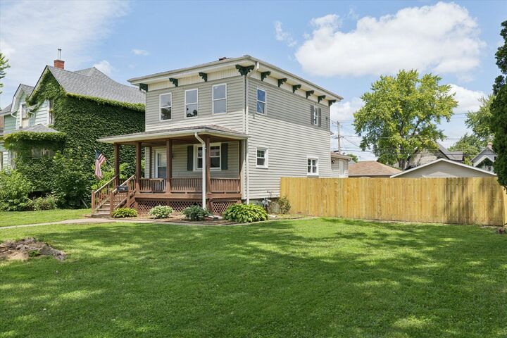 Property Photo:  526 4th Avenue S  IA 52732 