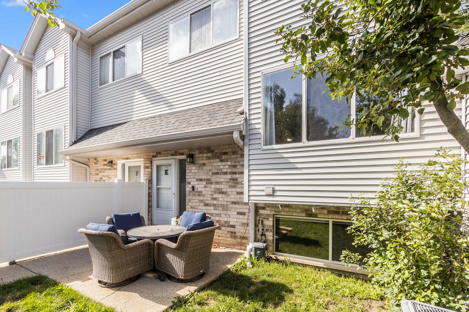 Property Photo: 272 Park Ridge Lane IL 60504