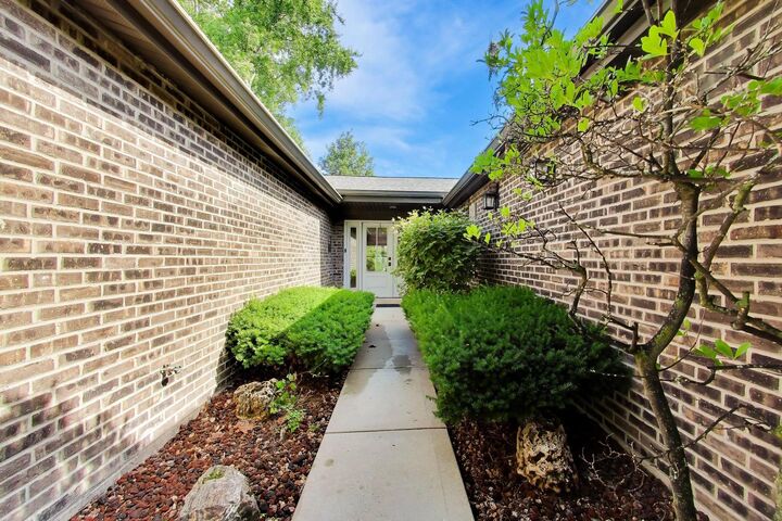 Property Photo: 4044 Chester Drive IL 60026