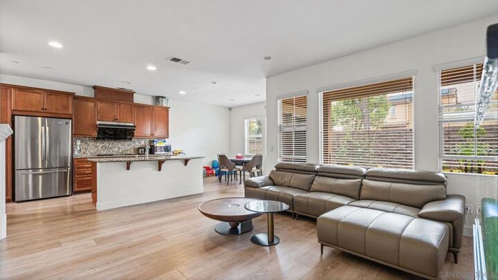 Property Photo:  