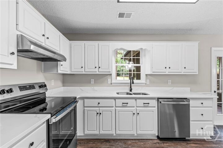Property Photo:  100 Diamond Drive  GA 30605 