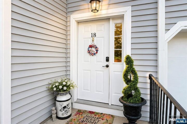 Property Photo:  18 Bradshaw Court B3  NJ 07642 